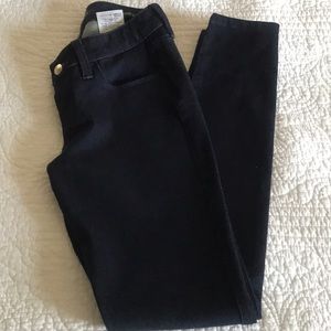 ❓GUESS, never worn. Size 25.